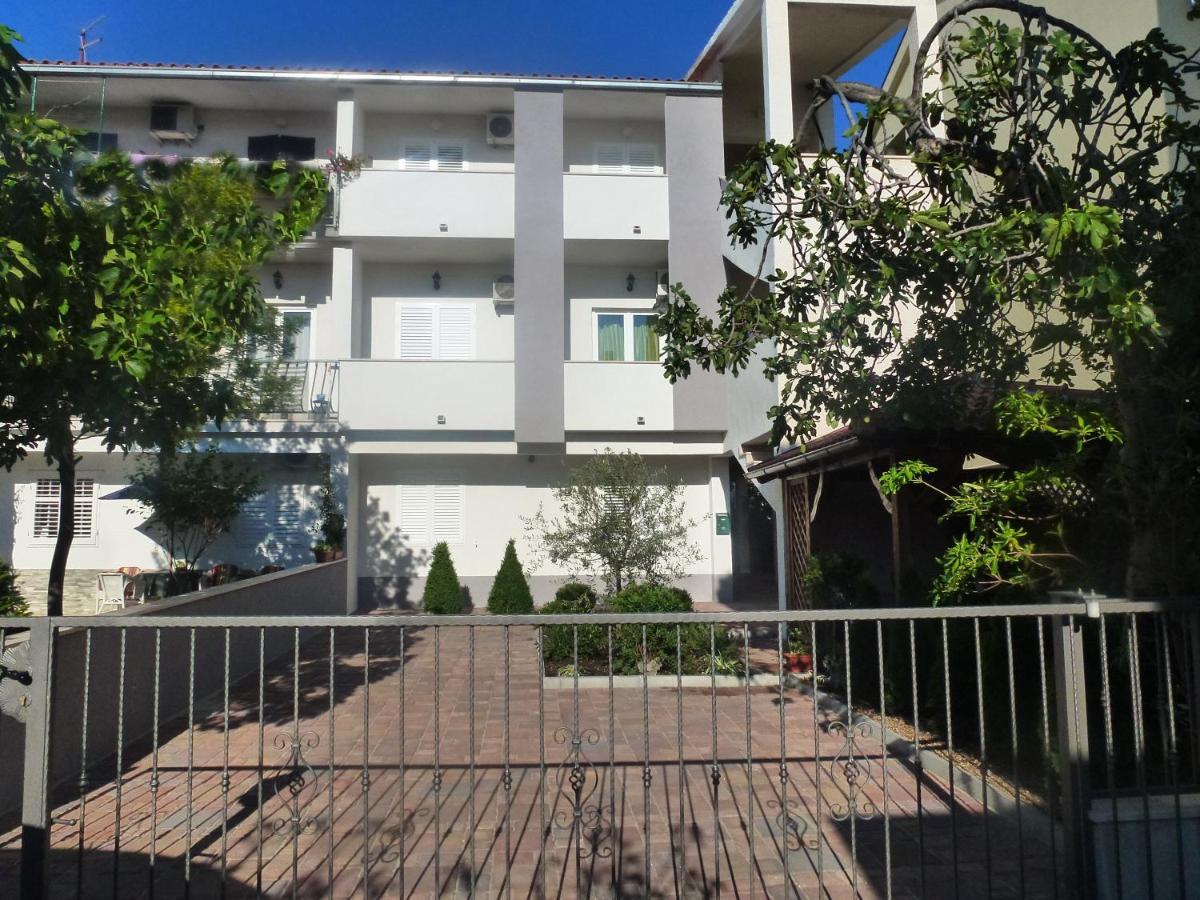 Apartments Divna Baska Voda Exterior photo